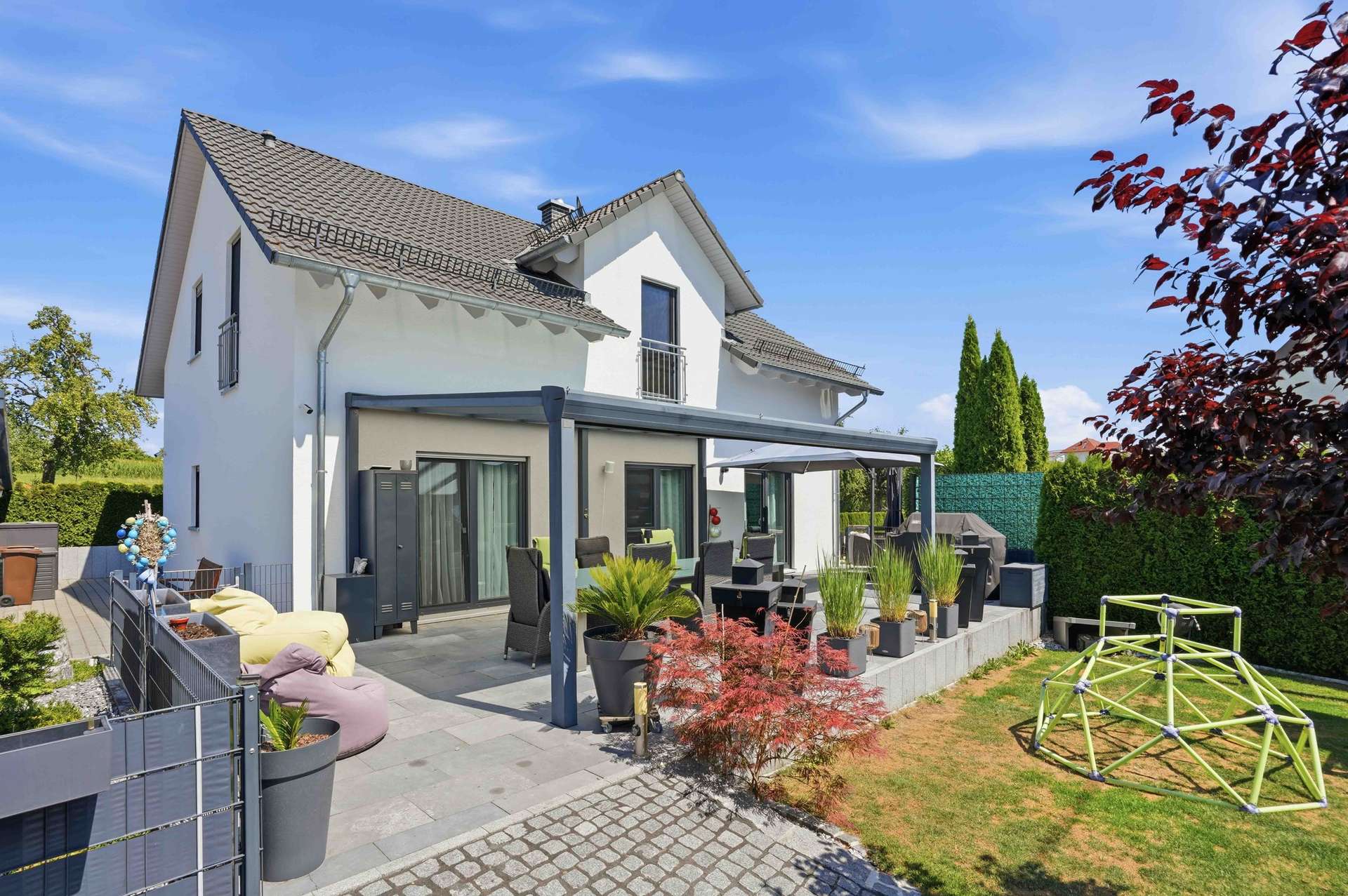Einziehen und Wohlfühlen! Modernes Einfamilienhaus in ruhiger Wohnlage mit Sonnenterrasse & Garten